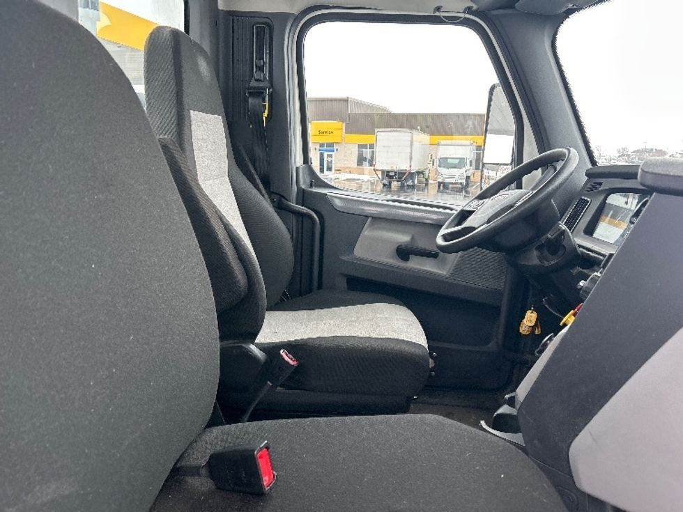 Day Cab Tractor-Heavy Duty Tractors-Freightliner-2020-T12642ST-Windsor-WI-134,383\n\t\tmiles-$ 45,000 - Image 14