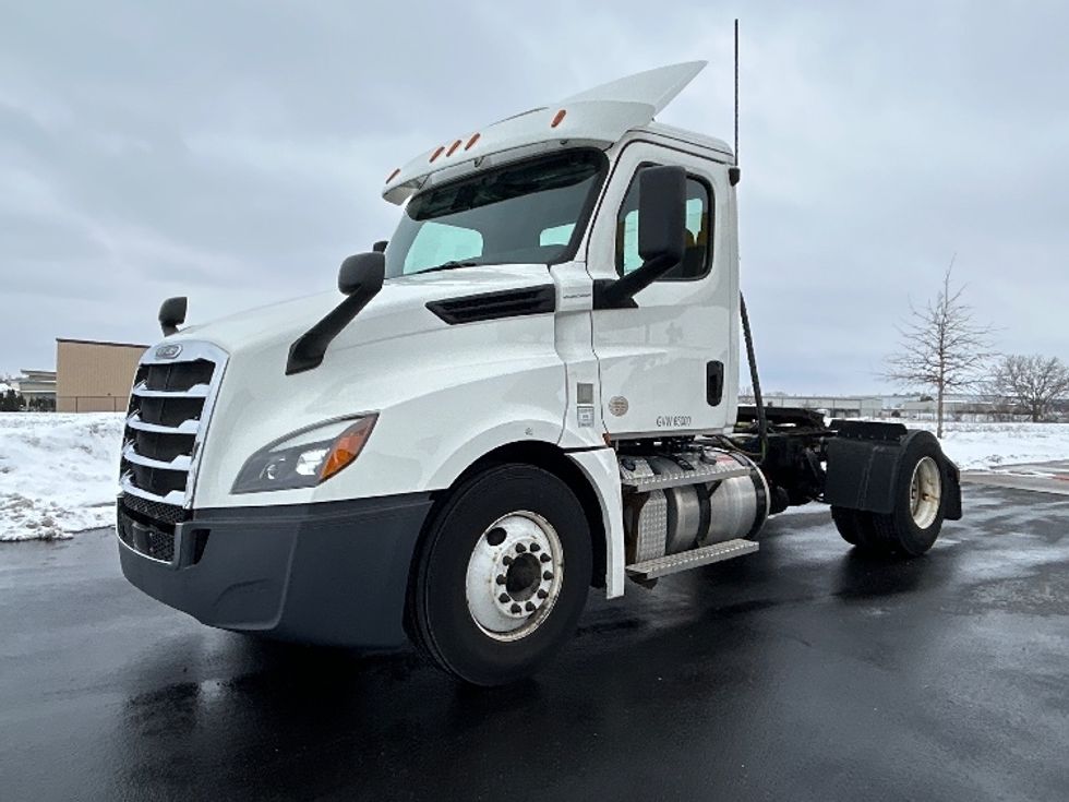 Day Cab Tractor-Heavy Duty Tractors-Freightliner-2020-T12642ST-Windsor-WI-134,383\n\t\tmiles-$ 45,000 - Image 3
