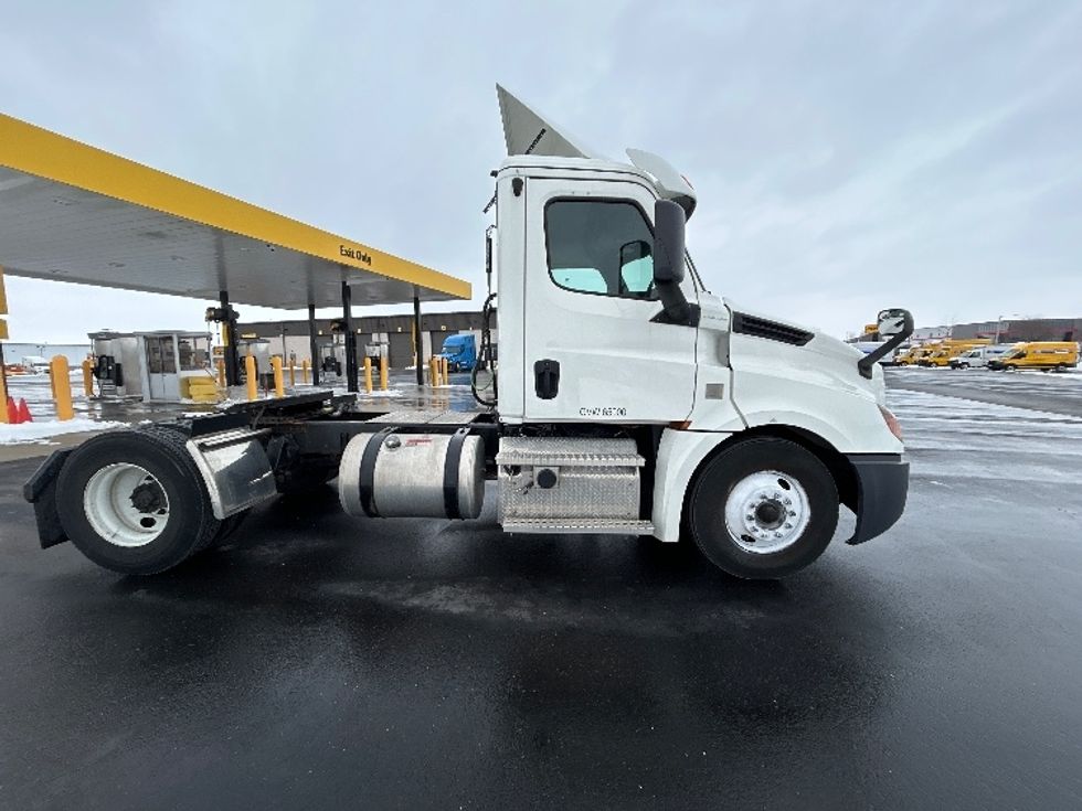 Day Cab Tractor-Heavy Duty Tractors-Freightliner-2020-T12642ST-Windsor-WI-134,383\n\t\tmiles-$ 45,000 - Image 8