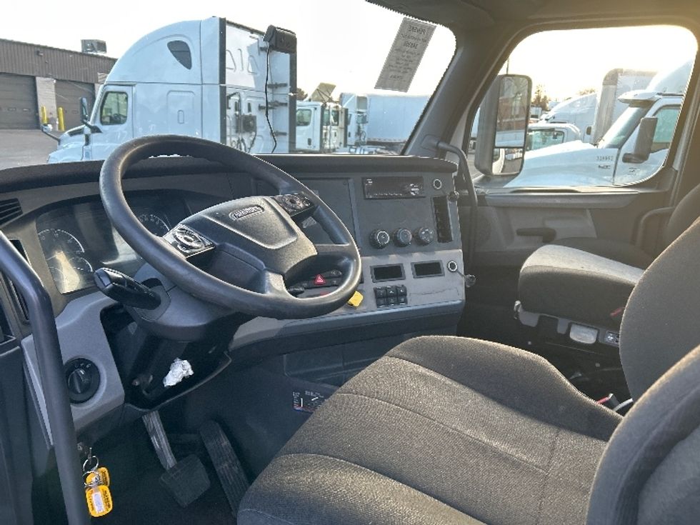 Day Cab Tractor-Heavy Duty Tractors-Freightliner-2020-T12664ST-Akron-OH-439,380\n\t\tmiles-$ 50,500 - Image 10