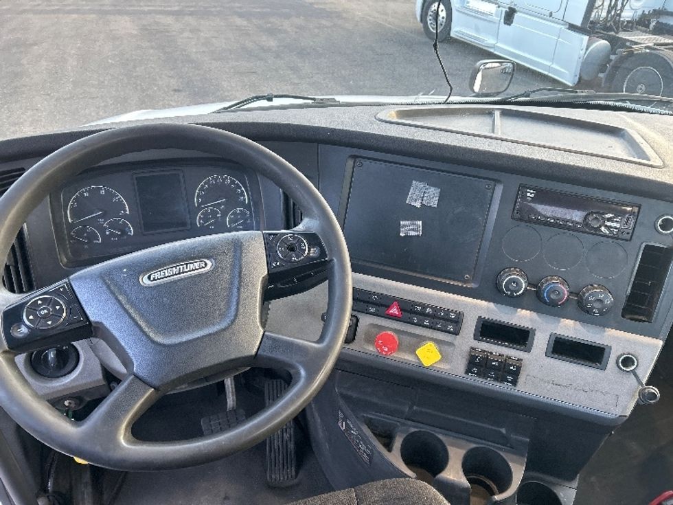 Day Cab Tractor-Heavy Duty Tractors-Freightliner-2020-T12664ST-Akron-OH-439,380\n\t\tmiles-$ 50,500 - Image 11