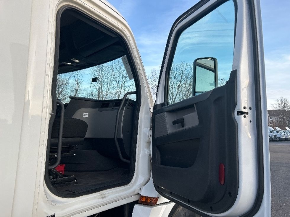 Day Cab Tractor-Heavy Duty Tractors-Freightliner-2020-T12664ST-Akron-OH-439,380\n\t\tmiles-$ 50,500 - Image 12