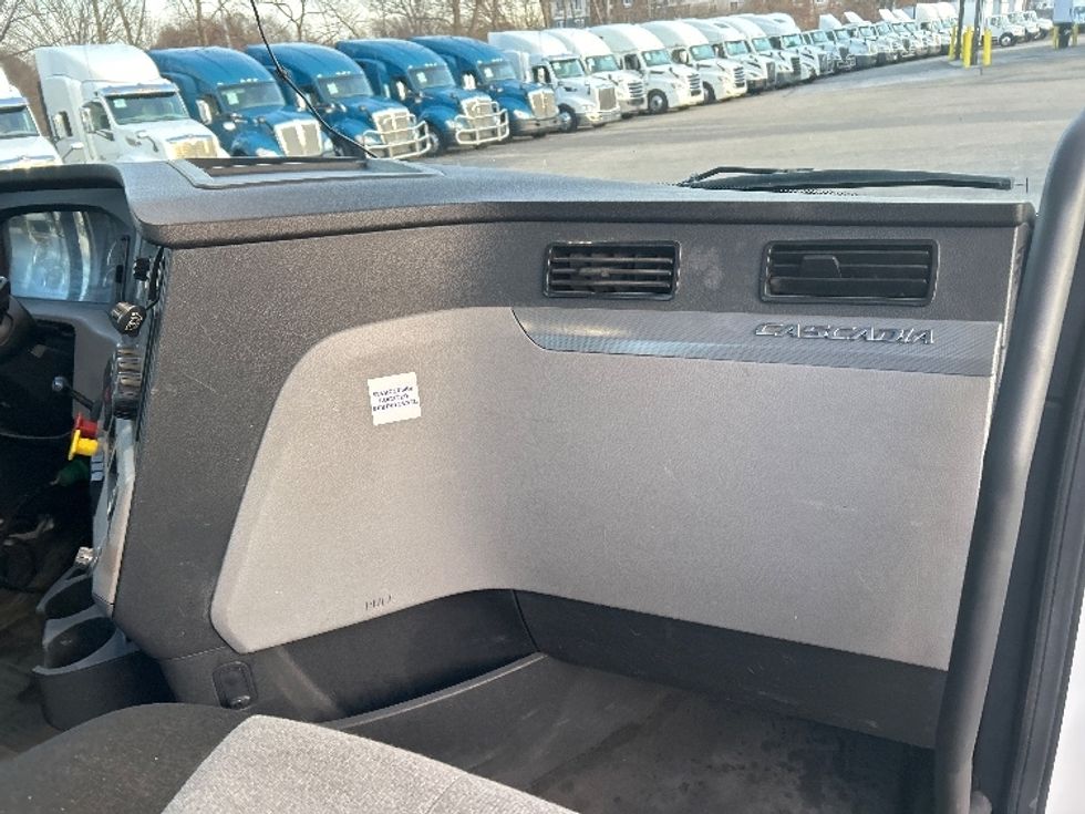 Day Cab Tractor-Heavy Duty Tractors-Freightliner-2020-T12664ST-Akron-OH-439,380\n\t\tmiles-$ 50,500 - Image 13