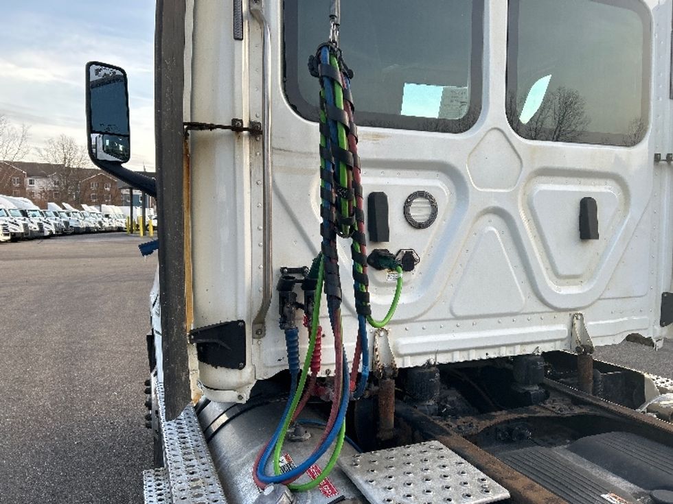 Day Cab Tractor-Heavy Duty Tractors-Freightliner-2020-T12664ST-Akron-OH-439,380\n\t\tmiles-$ 50,500 - Image 17