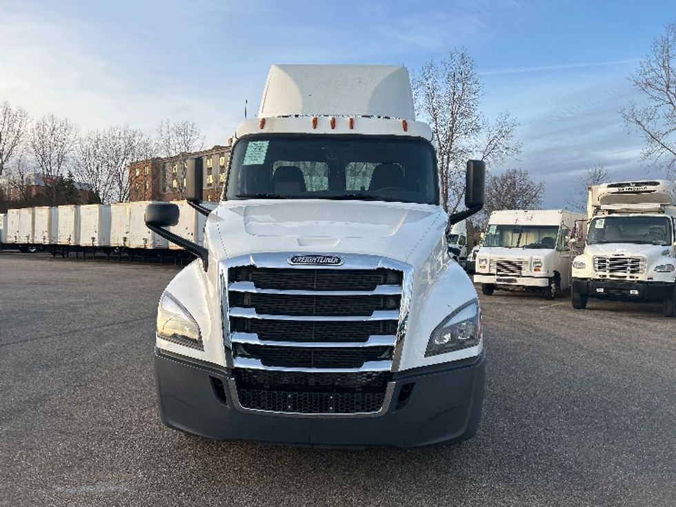 Day Cab Tractor-Heavy Duty Tractors-Freightliner-2020-T12664ST-Akron-OH-439,380\n\t\tmiles-$ 50,500 - Image 2