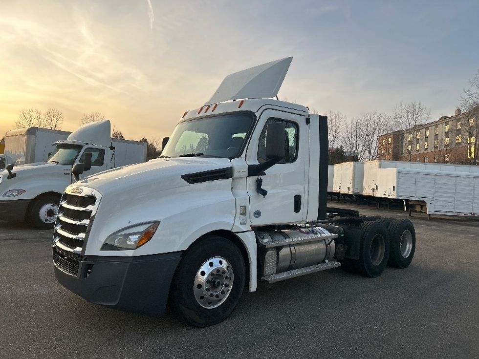 Day Cab Tractor-Heavy Duty Tractors-Freightliner-2020-T12664ST-Akron-OH-439,380\n\t\tmiles-$ 50,500 - Image 3