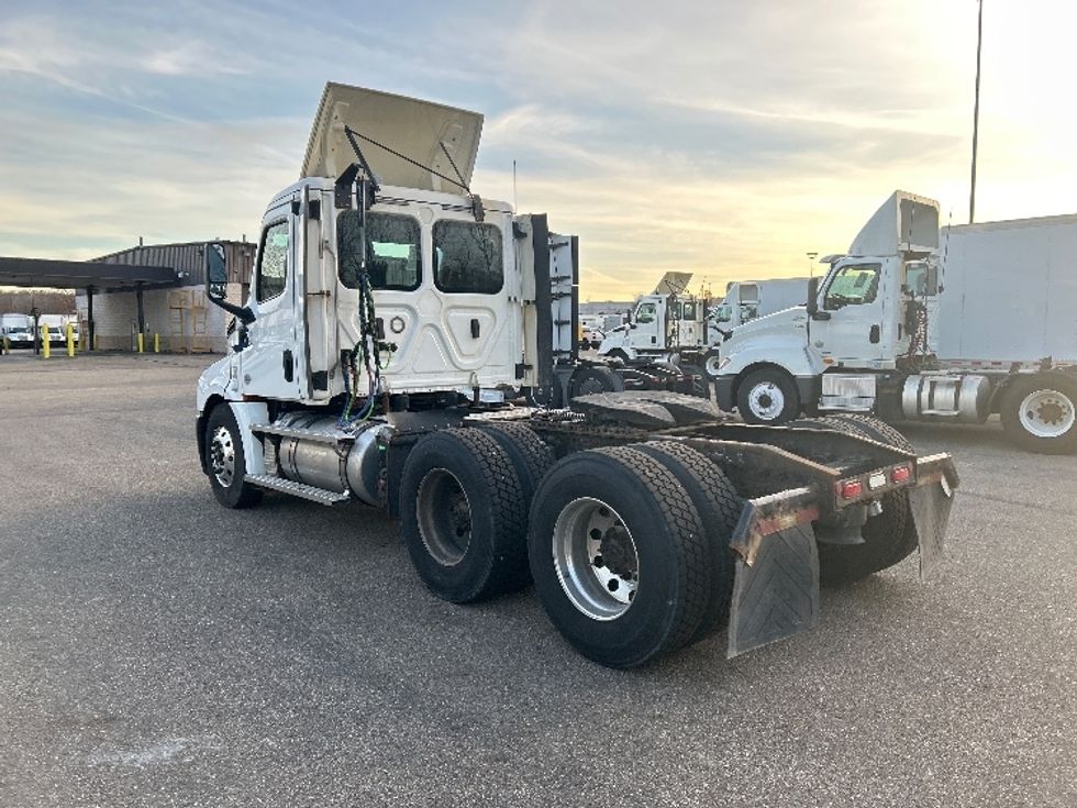 Day Cab Tractor-Heavy Duty Tractors-Freightliner-2020-T12664ST-Akron-OH-439,380\n\t\tmiles-$ 50,500 - Image 5