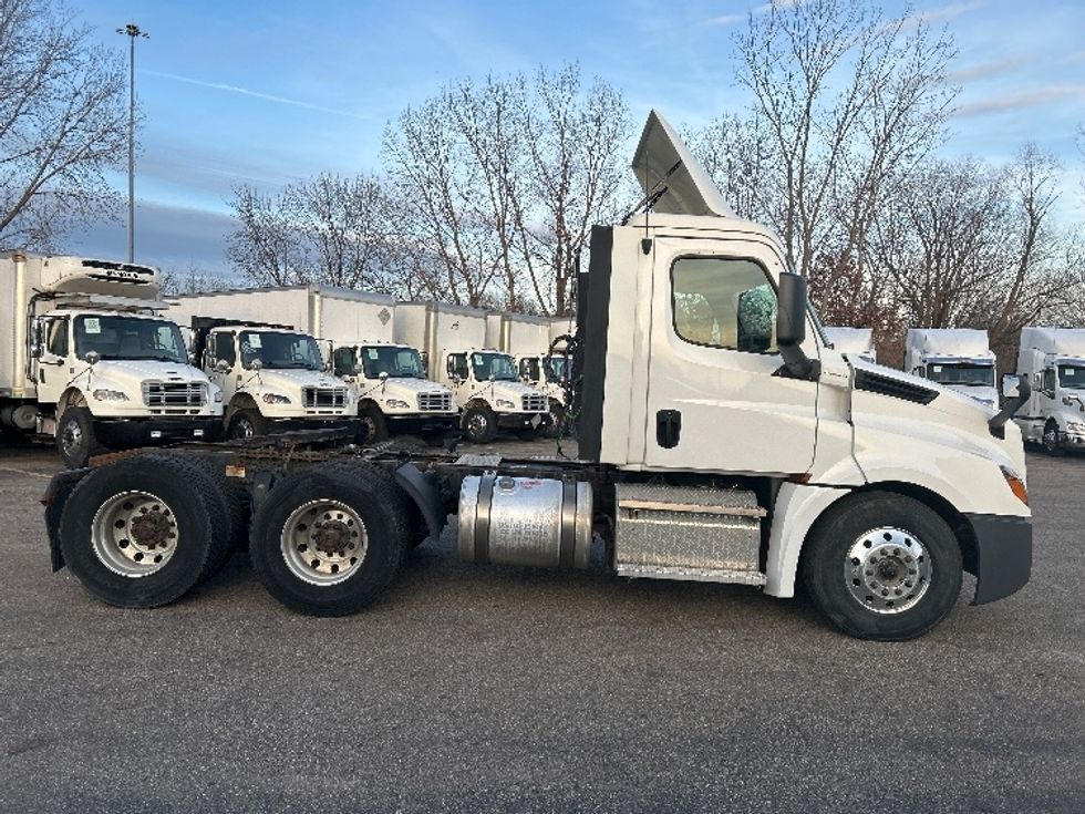Day Cab Tractor-Heavy Duty Tractors-Freightliner-2020-T12664ST-Akron-OH-439,380\n\t\tmiles-$ 50,500 - Image 8