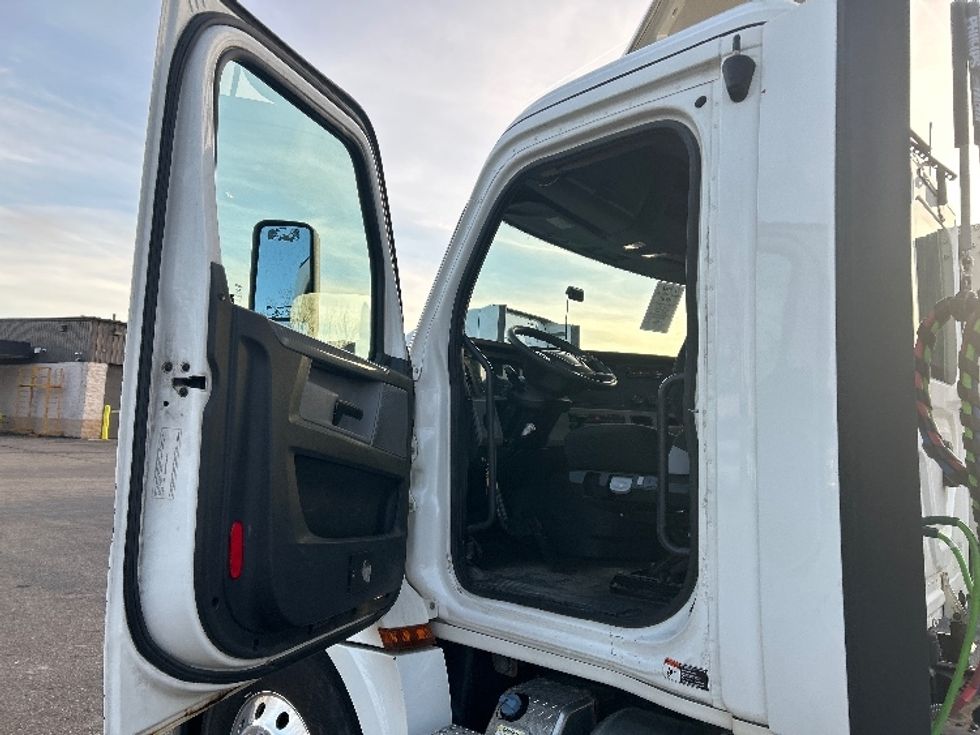 Day Cab Tractor-Heavy Duty Tractors-Freightliner-2020-T12664ST-Akron-OH-439,380\n\t\tmiles-$ 50,500 - Image 9