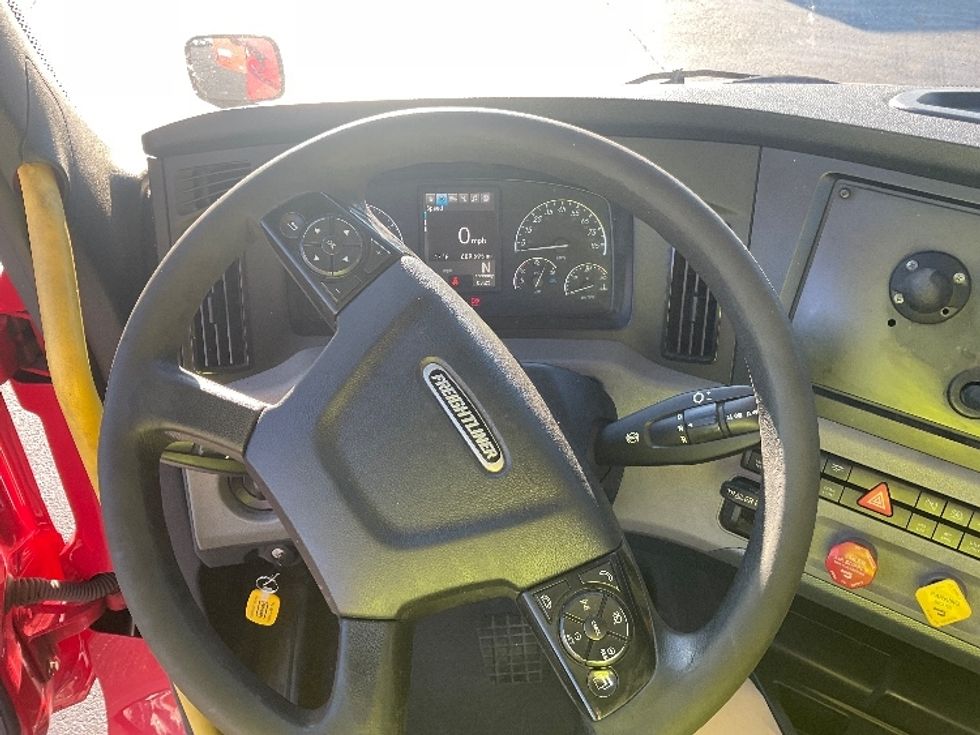 Day Cab Tractor-Heavy Duty Tractors-Freightliner-2020-T12664ST-Akron-OH-609,888\n\t\tmiles-$ 35,250 - Image 11