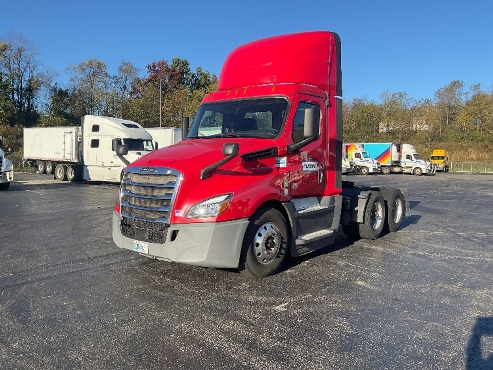 Day Cab Tractor-Heavy Duty Tractors-Freightliner-2020-T12664ST-Akron-OH-609,888\n\t\tmiles-$ 35,250 - Image 3
