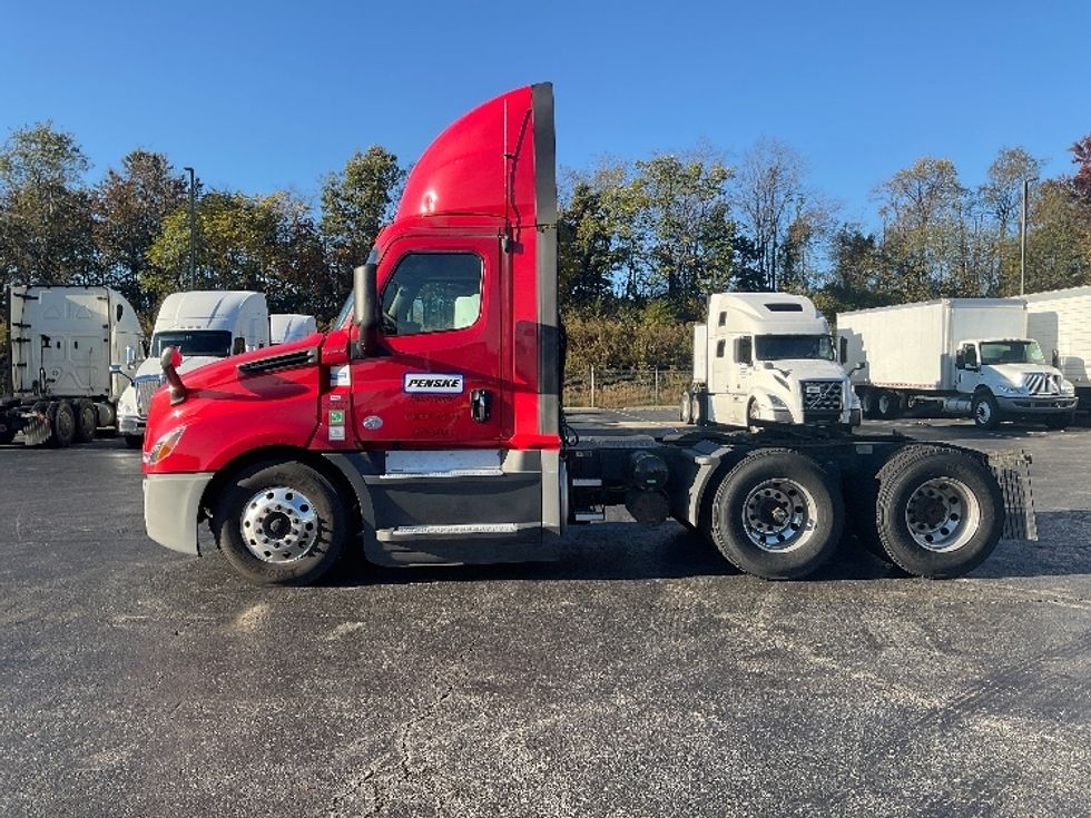 Day Cab Tractor-Heavy Duty Tractors-Freightliner-2020-T12664ST-Akron-OH-609,888\n\t\tmiles-$ 35,250 - Image 4