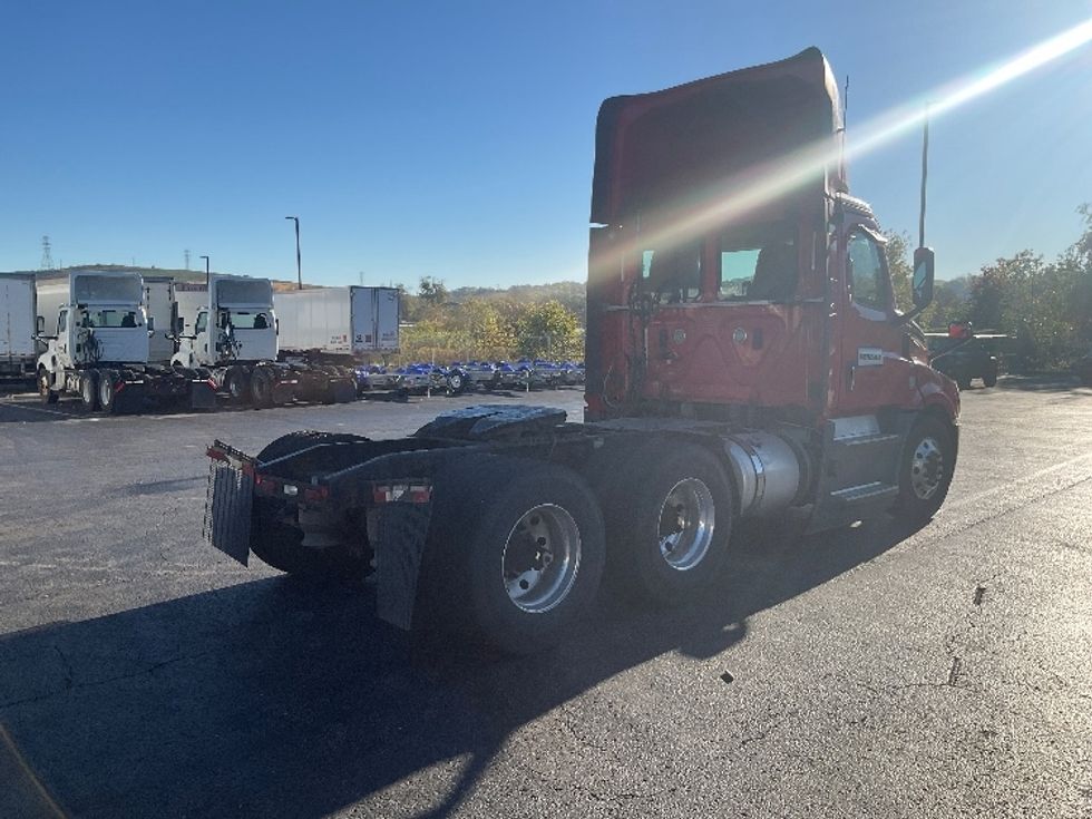 Day Cab Tractor-Heavy Duty Tractors-Freightliner-2020-T12664ST-Akron-OH-609,888\n\t\tmiles-$ 35,250 - Image 7