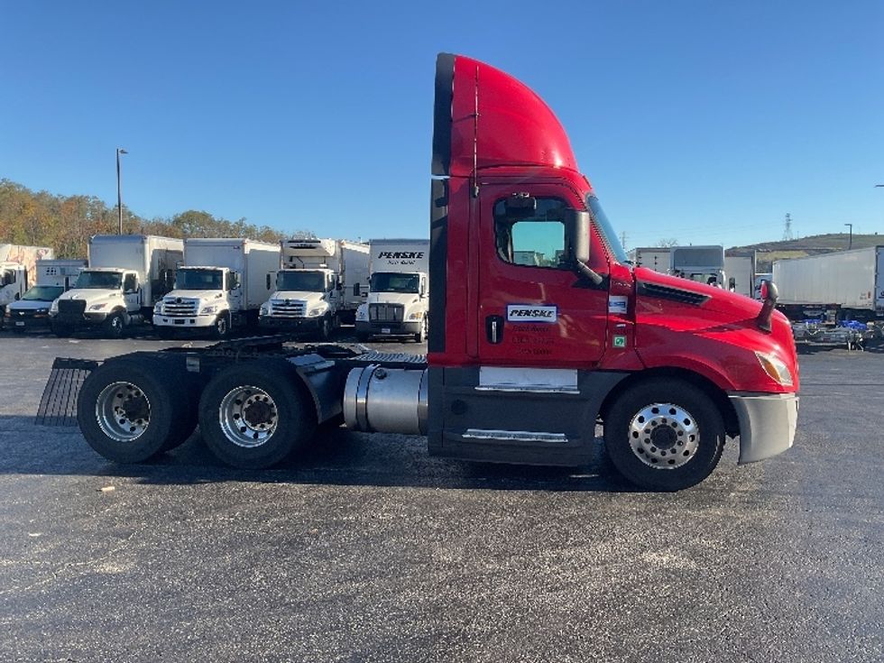 Day Cab Tractor-Heavy Duty Tractors-Freightliner-2020-T12664ST-Akron-OH-609,888\n\t\tmiles-$ 35,250 - Image 8