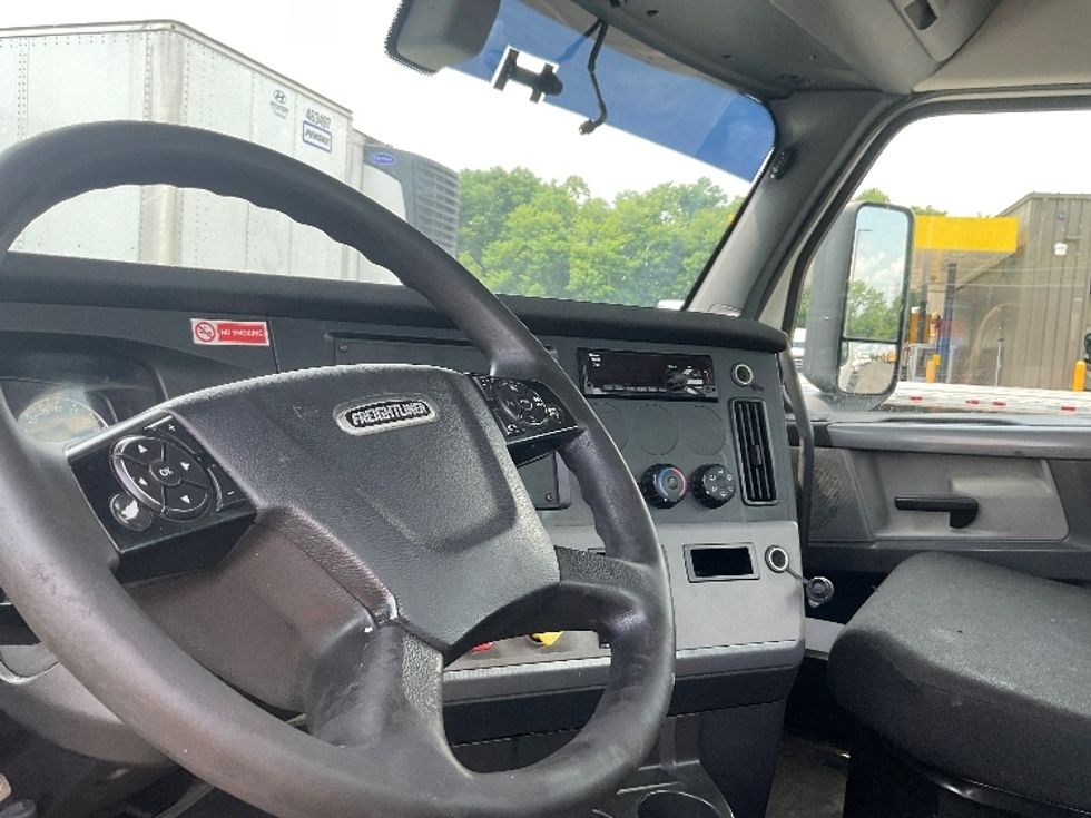 Day Cab Tractor-Heavy Duty Tractors-Freightliner-2020-T12664ST-Akron-OH-654,655\n\t\tmiles-$ 28,500 - Image 10