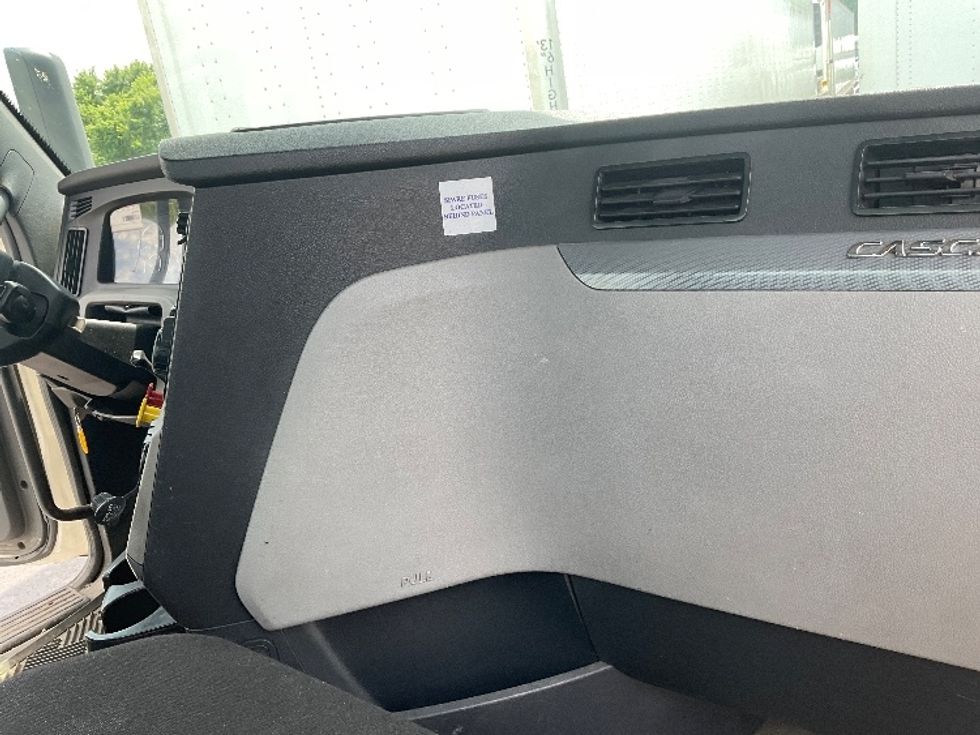 Day Cab Tractor-Heavy Duty Tractors-Freightliner-2020-T12664ST-Akron-OH-654,655\n\t\tmiles-$ 28,500 - Image 13