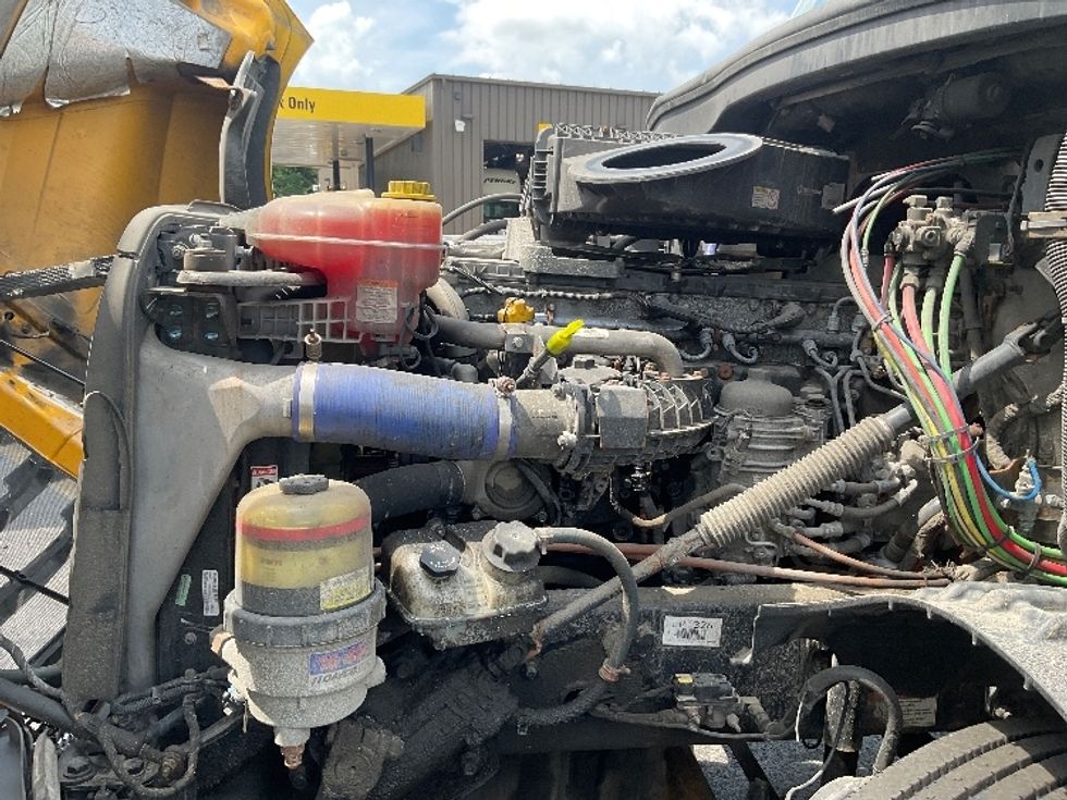 Day Cab Tractor-Heavy Duty Tractors-Freightliner-2020-T12664ST-Akron-OH-654,655\n\t\tmiles-$ 28,500 - Image 16