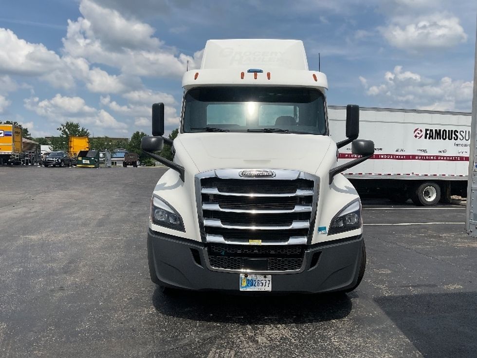 Day Cab Tractor-Heavy Duty Tractors-Freightliner-2020-T12664ST-Akron-OH-654,655\n\t\tmiles-$ 28,500 - Image 2