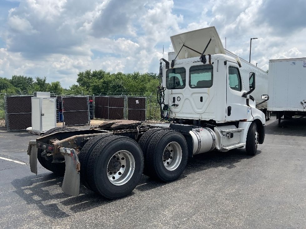 Day Cab Tractor-Heavy Duty Tractors-Freightliner-2020-T12664ST-Akron-OH-654,655\n\t\tmiles-$ 28,500 - Image 7