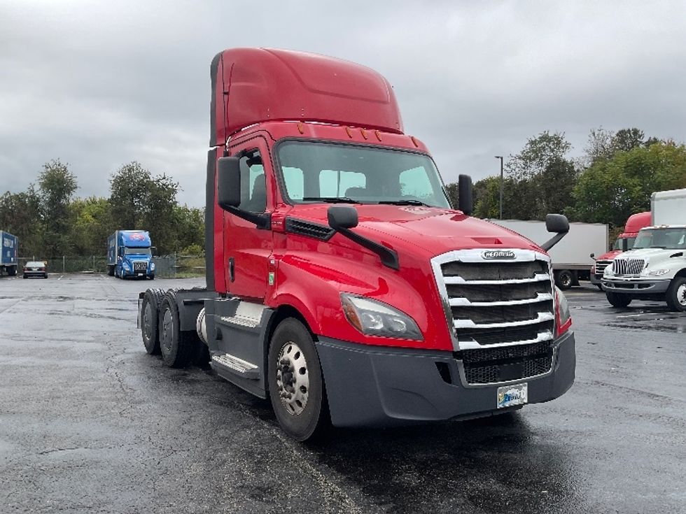 Day Cab Tractor-Heavy Duty Tractors-Freightliner-2020-T12664ST-Akron-OH-656,359\n\t\tmiles-$ 31,250 - Image 1