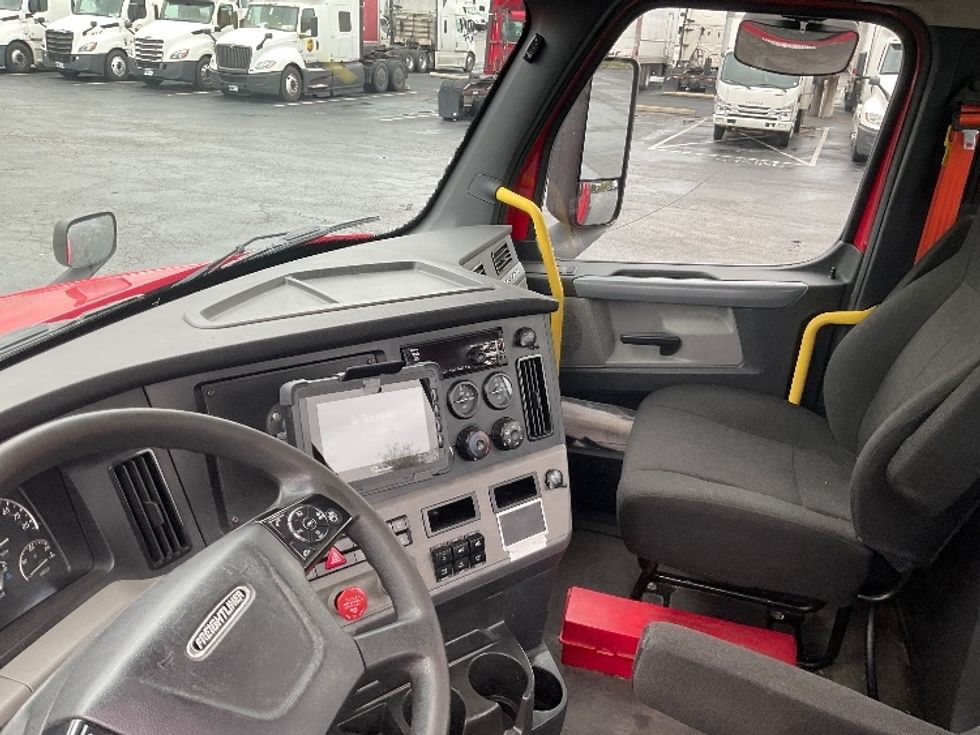 Day Cab Tractor-Heavy Duty Tractors-Freightliner-2020-T12664ST-Akron-OH-656,359\n\t\tmiles-$ 31,250 - Image 10
