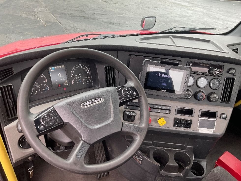 Day Cab Tractor-Heavy Duty Tractors-Freightliner-2020-T12664ST-Akron-OH-656,359\n\t\tmiles-$ 31,250 - Image 11