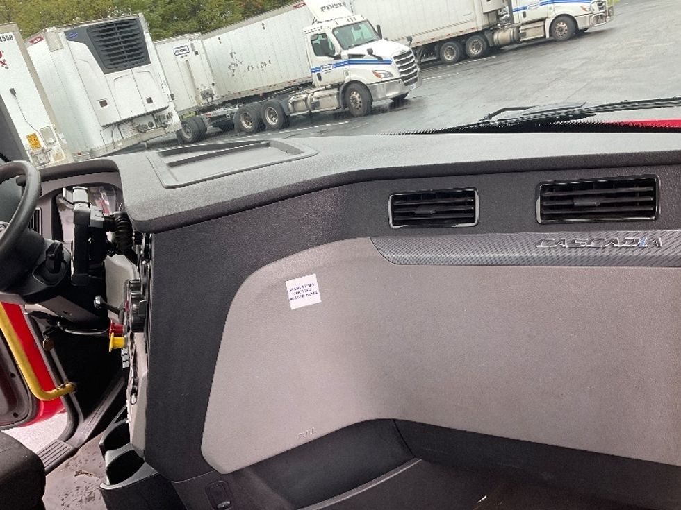Day Cab Tractor-Heavy Duty Tractors-Freightliner-2020-T12664ST-Akron-OH-656,359\n\t\tmiles-$ 31,250 - Image 13