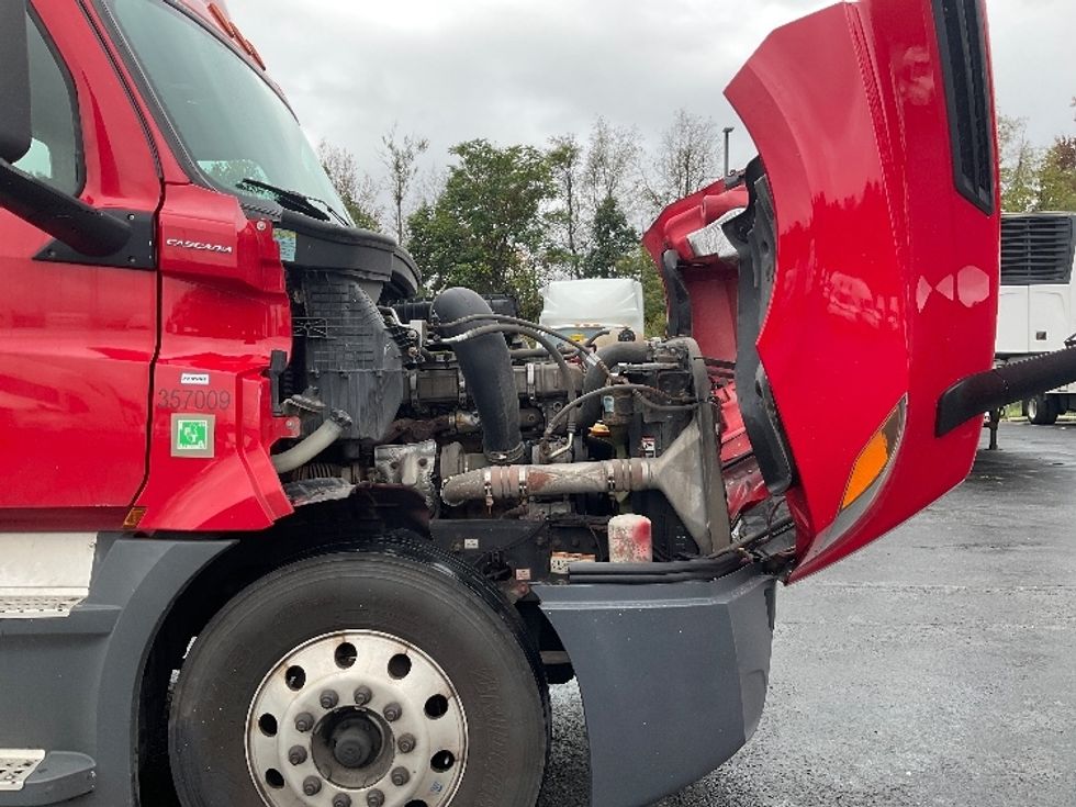 Day Cab Tractor-Heavy Duty Tractors-Freightliner-2020-T12664ST-Akron-OH-656,359\n\t\tmiles-$ 31,250 - Image 15