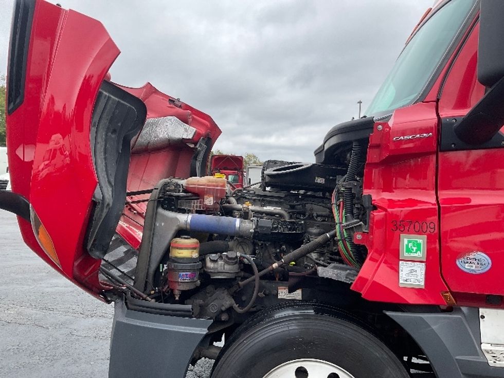 Day Cab Tractor-Heavy Duty Tractors-Freightliner-2020-T12664ST-Akron-OH-656,359\n\t\tmiles-$ 31,250 - Image 16