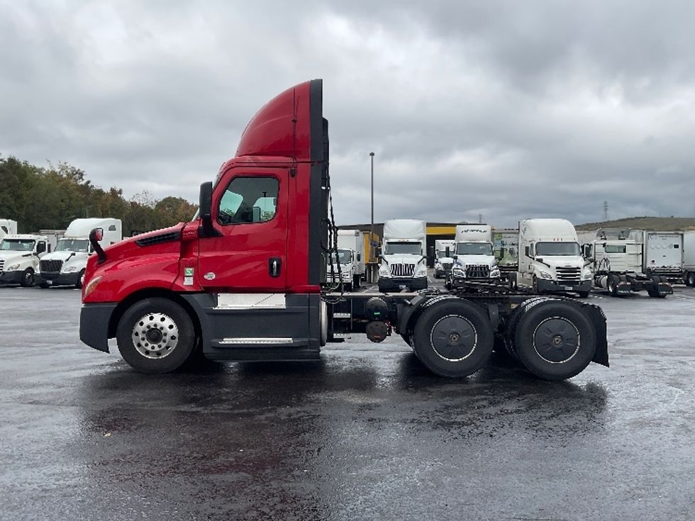 Day Cab Tractor-Heavy Duty Tractors-Freightliner-2020-T12664ST-Akron-OH-656,359\n\t\tmiles-$ 31,250 - Image 4