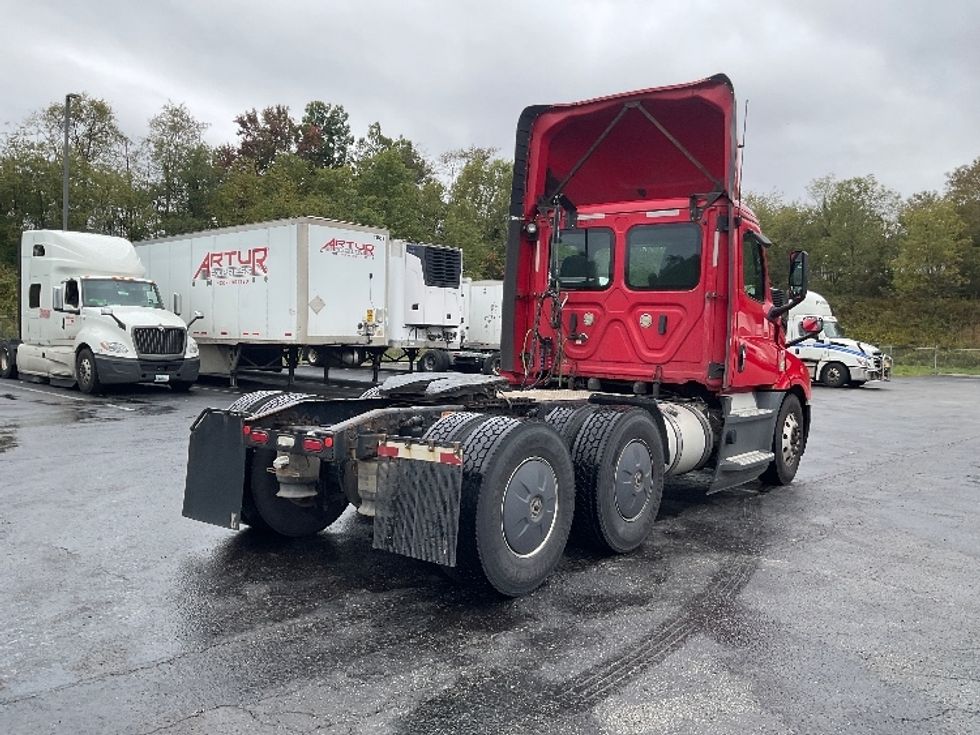 Day Cab Tractor-Heavy Duty Tractors-Freightliner-2020-T12664ST-Akron-OH-656,359\n\t\tmiles-$ 31,250 - Image 7