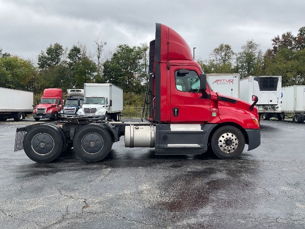 Day Cab Tractor-Heavy Duty Tractors-Freightliner-2020-T12664ST-Akron-OH-656,359\n\t\tmiles-$ 31,250 - Image 8