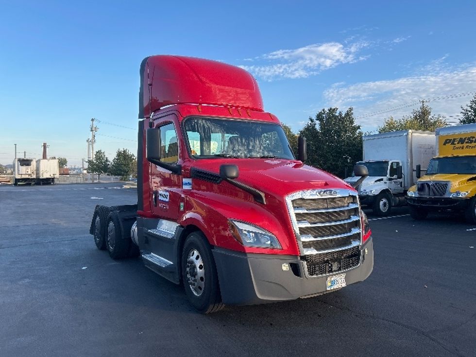 Day Cab Tractor-Heavy Duty Tractors-Freightliner-2020-T12664ST-Akron-OH-659,665\n\t\tmiles-$ 30,000 - Image 1