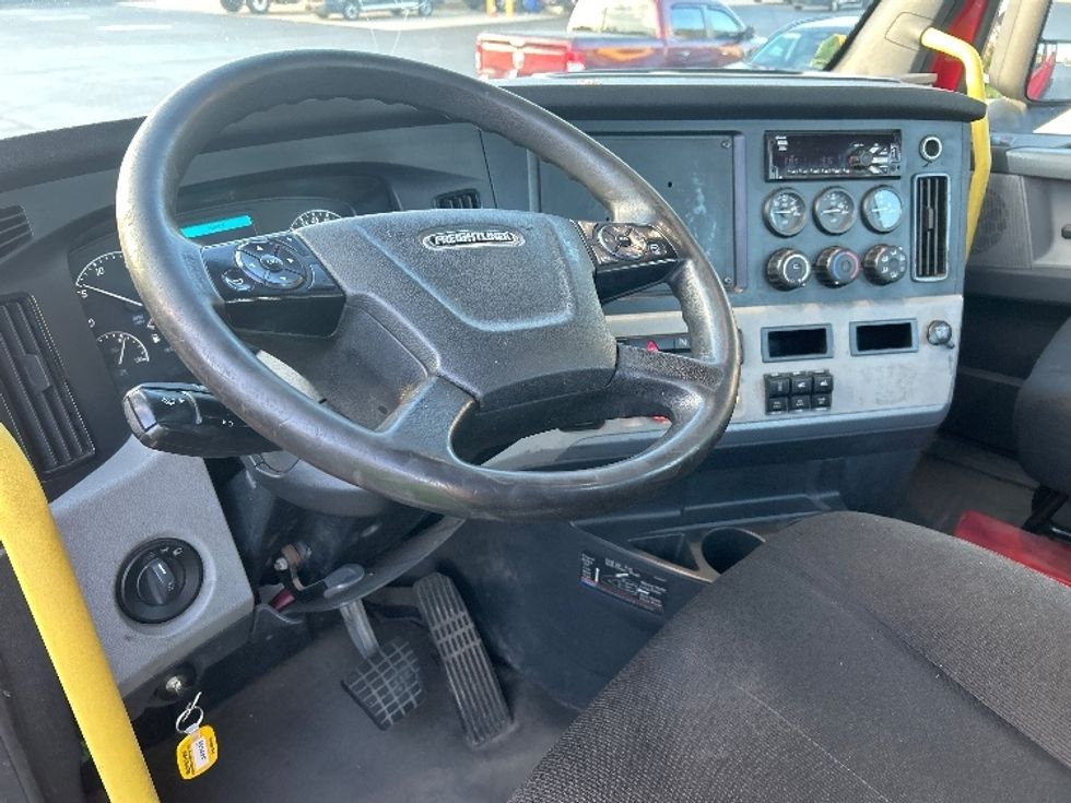 Day Cab Tractor-Heavy Duty Tractors-Freightliner-2020-T12664ST-Akron-OH-659,665\n\t\tmiles-$ 30,000 - Image 10