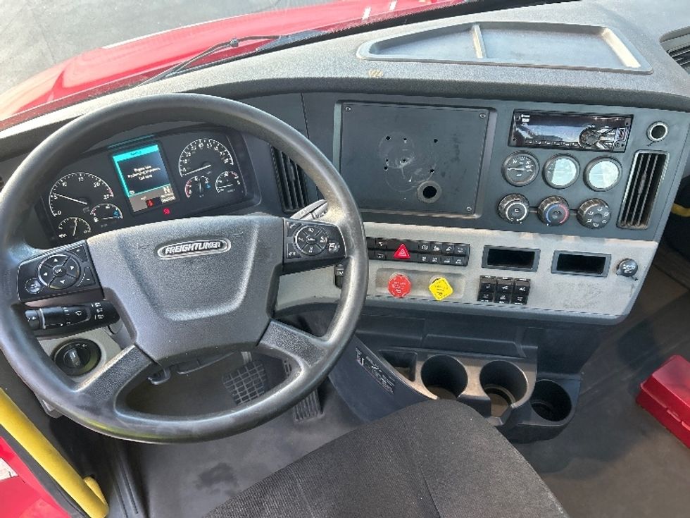 Day Cab Tractor-Heavy Duty Tractors-Freightliner-2020-T12664ST-Akron-OH-659,665\n\t\tmiles-$ 30,000 - Image 11