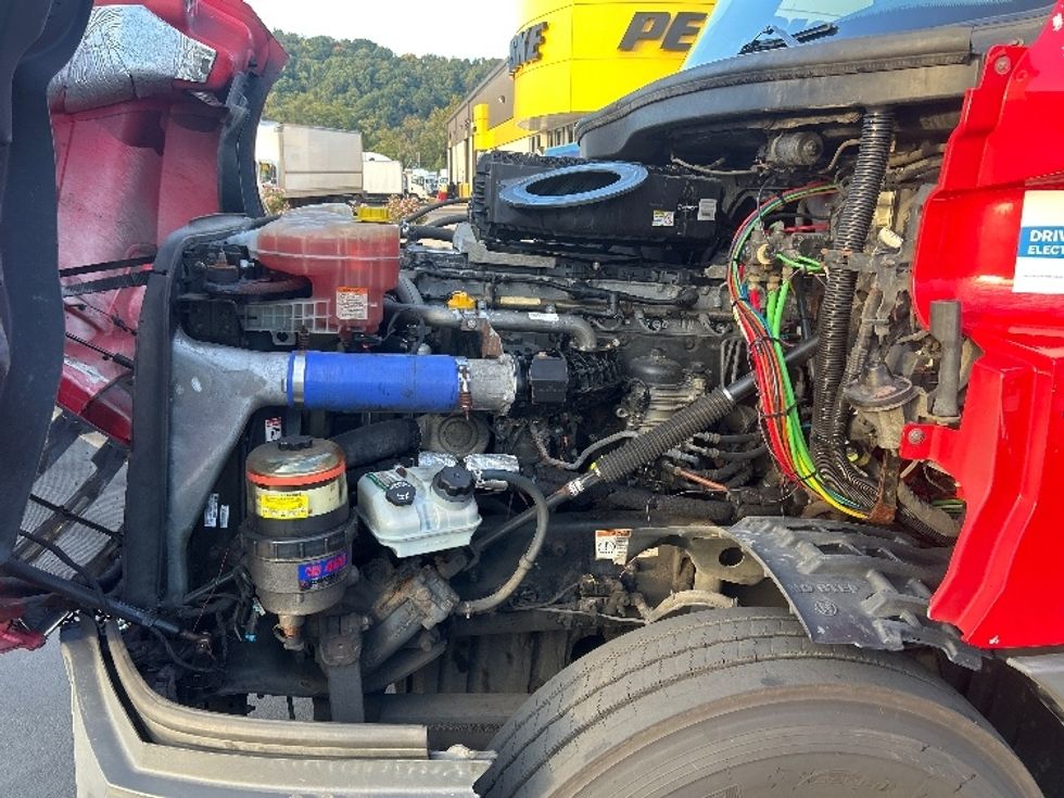 Day Cab Tractor-Heavy Duty Tractors-Freightliner-2020-T12664ST-Akron-OH-659,665\n\t\tmiles-$ 30,000 - Image 16