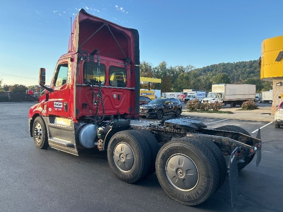 Day Cab Tractor-Heavy Duty Tractors-Freightliner-2020-T12664ST-Akron-OH-659,665\n\t\tmiles-$ 30,000 - Image 5