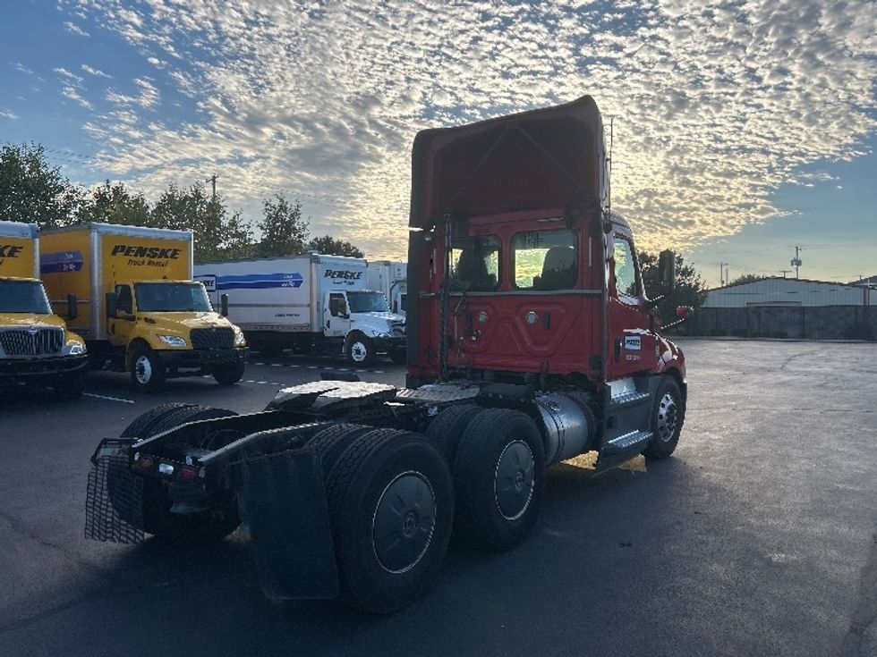 Day Cab Tractor-Heavy Duty Tractors-Freightliner-2020-T12664ST-Akron-OH-659,665\n\t\tmiles-$ 30,000 - Image 7