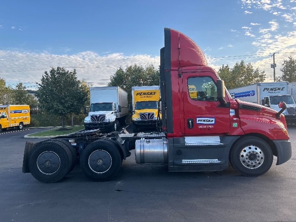 Day Cab Tractor-Heavy Duty Tractors-Freightliner-2020-T12664ST-Akron-OH-659,665\n\t\tmiles-$ 30,000 - Image 8
