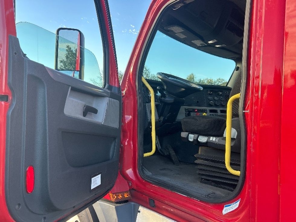 Day Cab Tractor-Heavy Duty Tractors-Freightliner-2020-T12664ST-Akron-OH-659,665\n\t\tmiles-$ 30,000 - Image 9