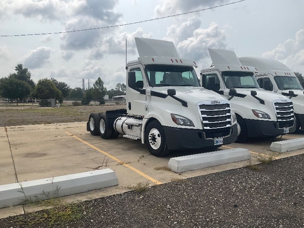 Day Cab Tractor-Heavy Duty Tractors-Freightliner-2020-T12664ST-Albany-GA-365,572\n\t\tmiles-$ 51,000 - Image 1