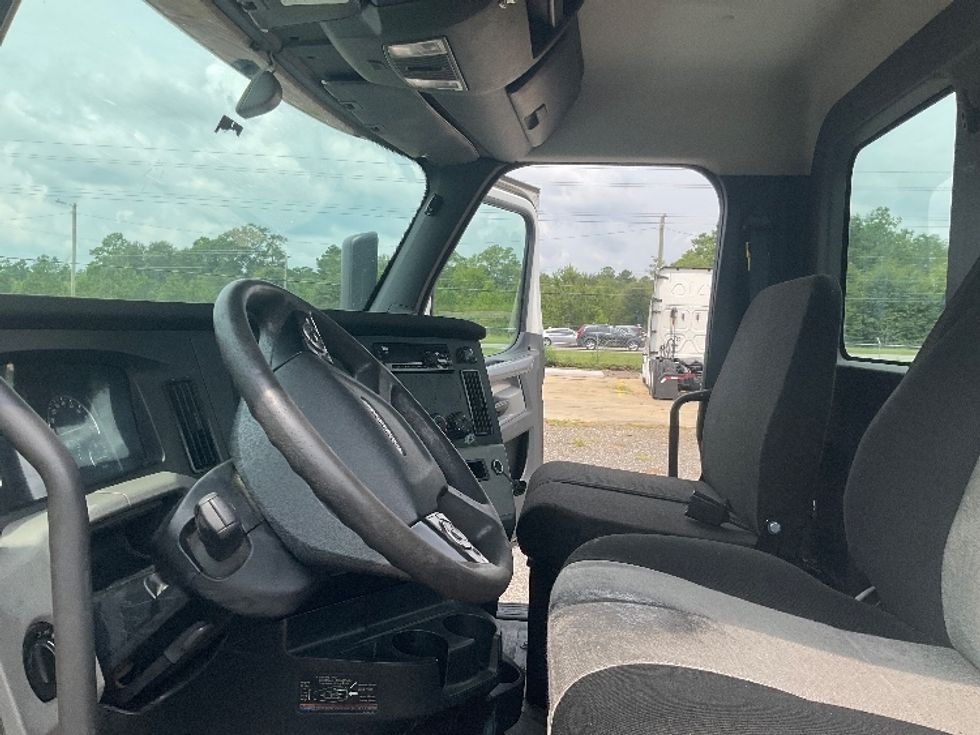 Day Cab Tractor-Heavy Duty Tractors-Freightliner-2020-T12664ST-Albany-GA-365,572\n\t\tmiles-$ 51,000 - Image 10
