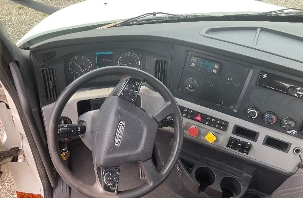 Day Cab Tractor-Heavy Duty Tractors-Freightliner-2020-T12664ST-Albany-GA-365,572\n\t\tmiles-$ 51,000 - Image 11