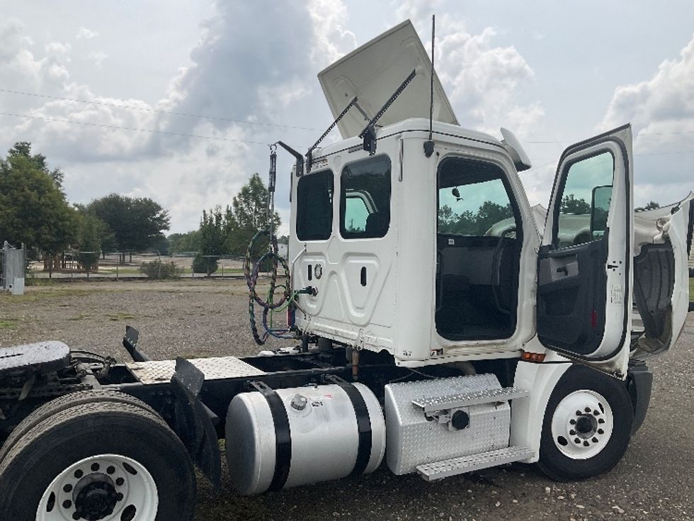 Day Cab Tractor-Heavy Duty Tractors-Freightliner-2020-T12664ST-Albany-GA-365,572\n\t\tmiles-$ 51,000 - Image 17