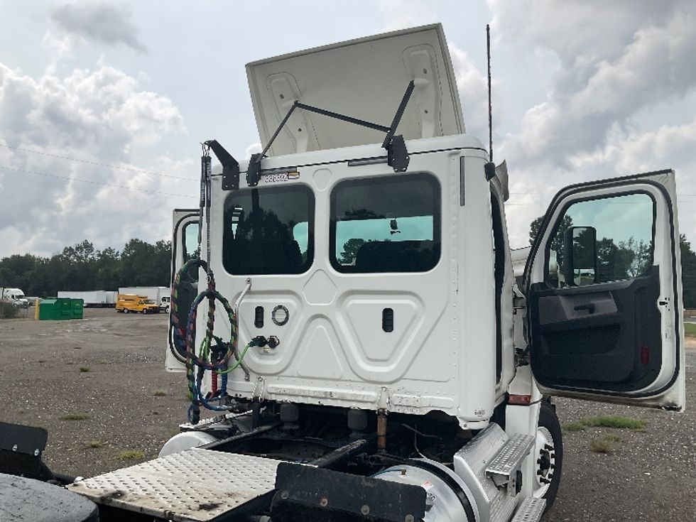 Day Cab Tractor-Heavy Duty Tractors-Freightliner-2020-T12664ST-Albany-GA-365,572\n\t\tmiles-$ 51,000 - Image 18