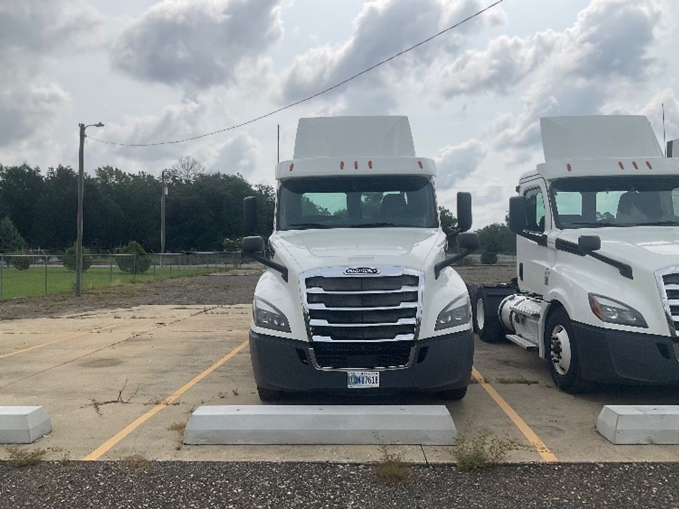 Day Cab Tractor-Heavy Duty Tractors-Freightliner-2020-T12664ST-Albany-GA-365,572\n\t\tmiles-$ 51,000 - Image 2