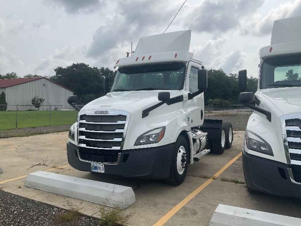 Day Cab Tractor-Heavy Duty Tractors-Freightliner-2020-T12664ST-Albany-GA-365,572\n\t\tmiles-$ 51,000 - Image 3