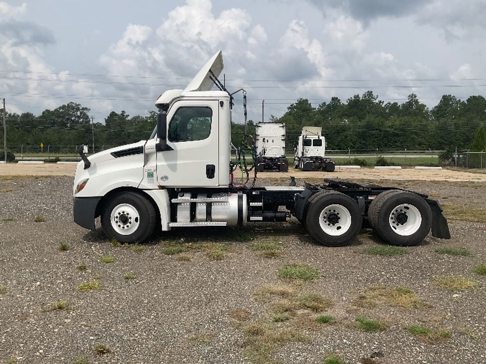 Day Cab Tractor-Heavy Duty Tractors-Freightliner-2020-T12664ST-Albany-GA-365,572\n\t\tmiles-$ 51,000 - Image 4