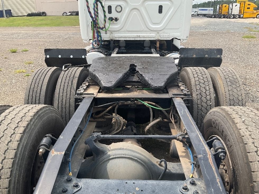 Day Cab Tractor-Heavy Duty Tractors-Freightliner-2020-T12664ST-Albany-GA-365,572\n\t\tmiles-$ 51,000 - Image 6