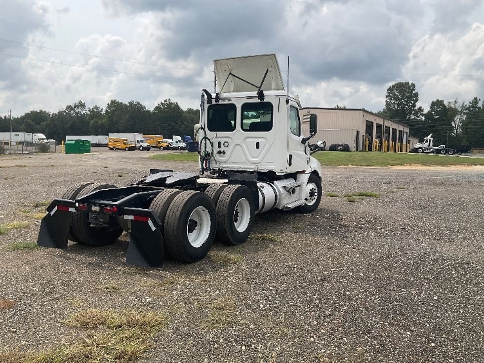Day Cab Tractor-Heavy Duty Tractors-Freightliner-2020-T12664ST-Albany-GA-365,572\n\t\tmiles-$ 51,000 - Image 7